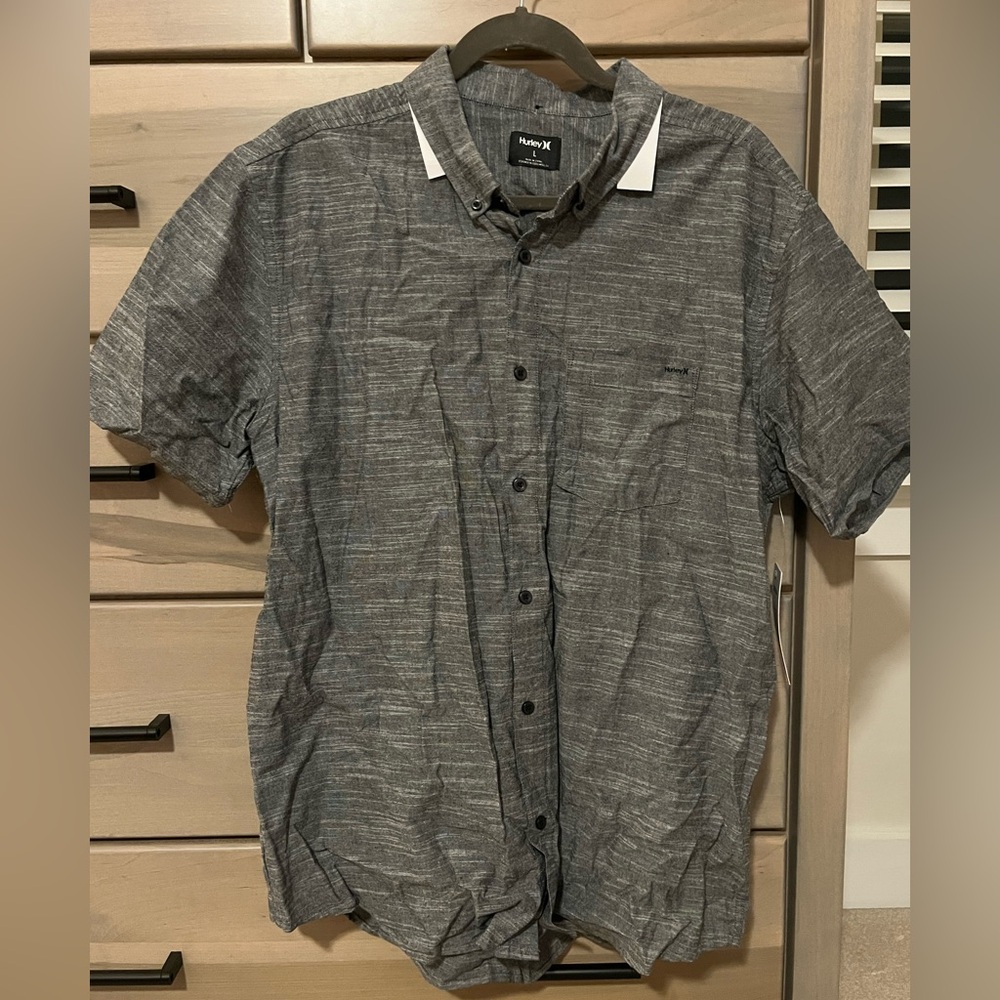NWT Hurley Men’s Short-Sleeved Collared Buttondown - Size L